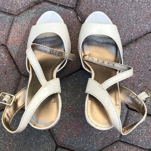 Nude High Heels by BCBG 👠💚